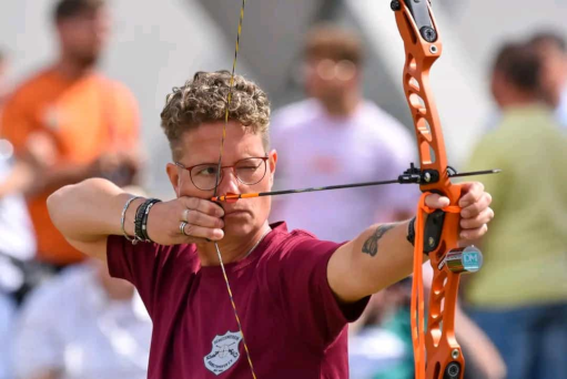 Diana Wiesner beim konzentrierten Schuß im Wettkampf auf den Finals 2023