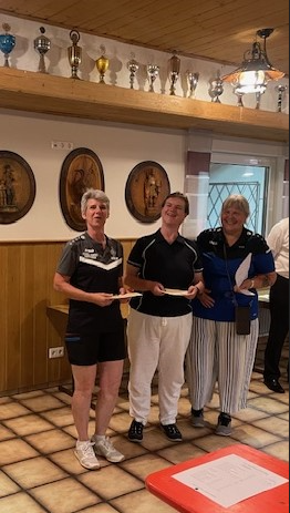 Gisela bei der Siegerehrung (1. Platz) beim SparkassenCup 2025 