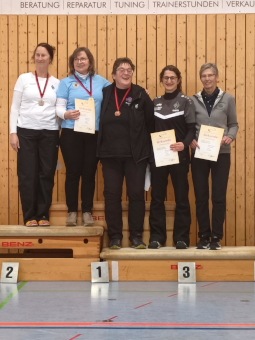 klarissa Altdörfer bei der Siegerehrung zum 3. Platz in der Blankbogenklasse